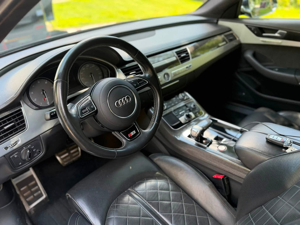 2013 Audi S8
