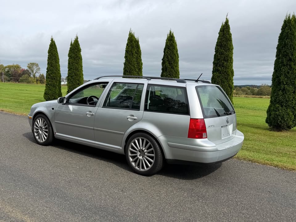 2004 Volkswagen Jetta 2.0L Sedan 4D