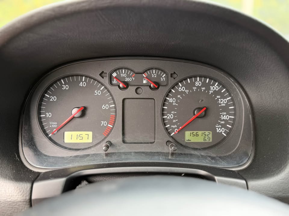 2004 Volkswagen Jetta 2.0L Sedan 4D
