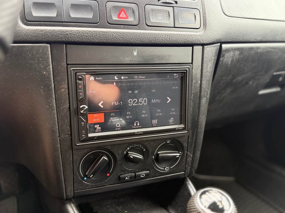 2004 Volkswagen Jetta 2.0L Sedan 4D